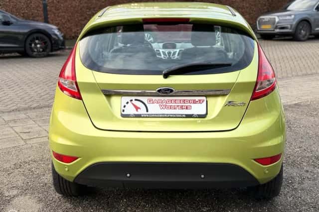 Ford Fiesta (2011) thumbnail 4