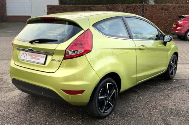 Ford Fiesta (2011) thumbnail 5