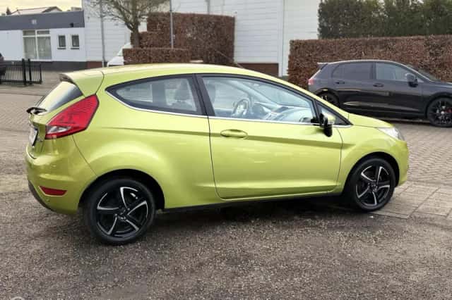 Ford Fiesta (2011) thumbnail 6