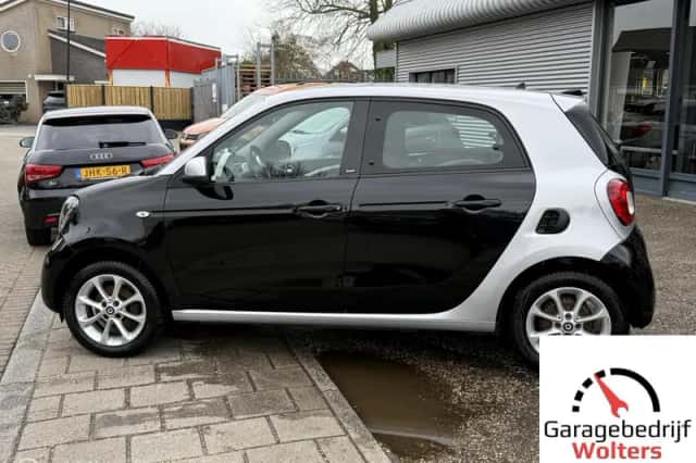 Smart ForFour (2016) thumbnail 2