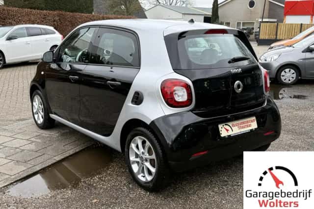Smart ForFour (2016) thumbnail 3