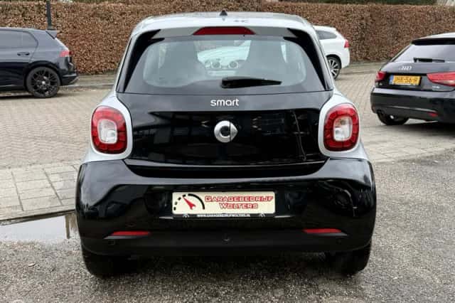 Smart ForFour (2016) thumbnail 4