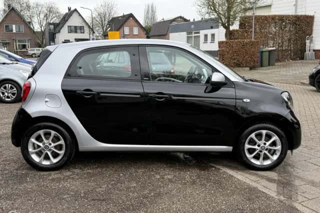 Smart ForFour (2016) thumbnail 6