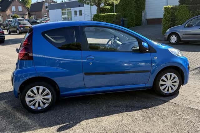 Peugeot 107 (2013) thumbnail 6