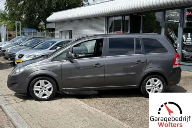 Opel Zafira (2011) thumbnail 2
