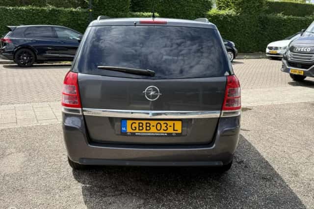 Opel Zafira (2011) thumbnail 4