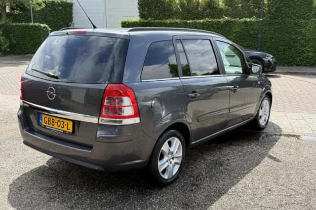 Opel Zafira (2011) thumbnail 5
