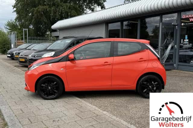Toyota Aygo (2016) thumbnail 2