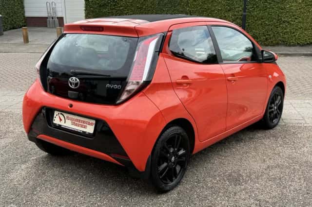 Toyota Aygo (2016) thumbnail 5
