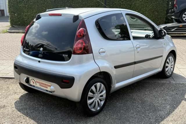 Peugeot 107 (2013) thumbnail 5