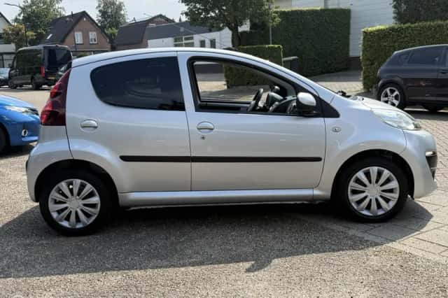 Peugeot 107 (2013) thumbnail 6