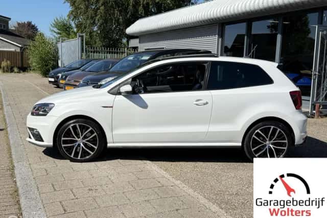 Volkswagen Polo (2015) thumbnail 2