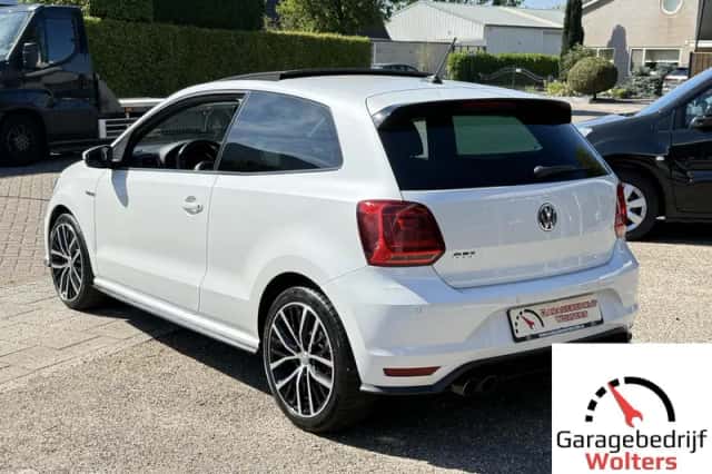 Volkswagen Polo (2015) thumbnail 3