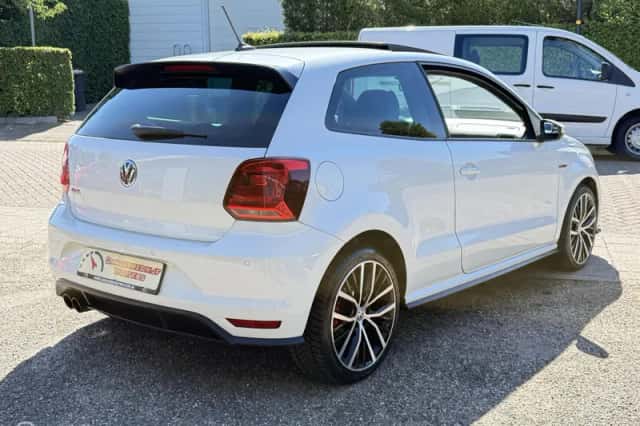 Volkswagen Polo (2015) thumbnail 5