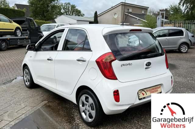 Kia Picanto (2014) thumbnail 3