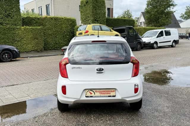Kia Picanto (2014) thumbnail 4