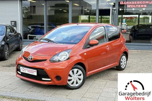 Toyota Aygo (2012) thumbnail 1