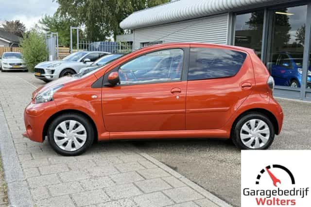 Toyota Aygo (2012) thumbnail 2