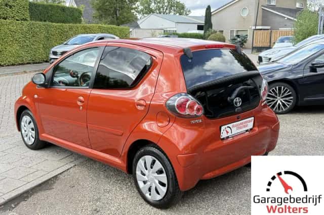 Toyota Aygo (2012) thumbnail 3