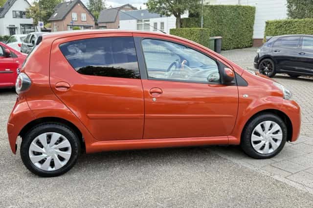 Toyota Aygo (2012) thumbnail 6