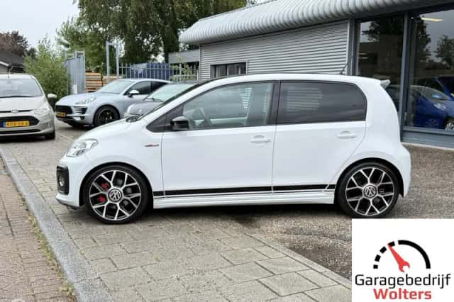 Volkswagen Up! (2018) thumbnail 2
