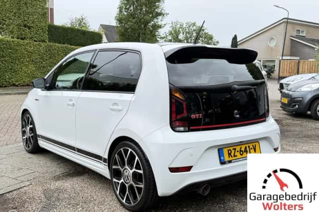 Volkswagen Up! (2018) thumbnail 3