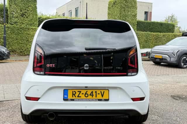 Volkswagen Up! (2018) thumbnail 4