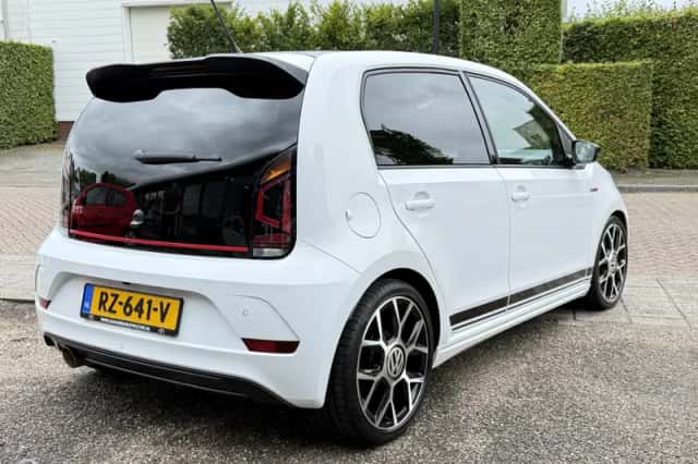 Volkswagen Up! (2018) thumbnail 5