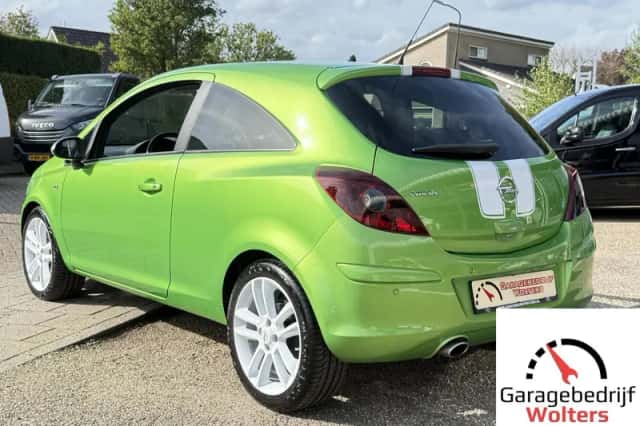Opel Corsa (2012) thumbnail 3