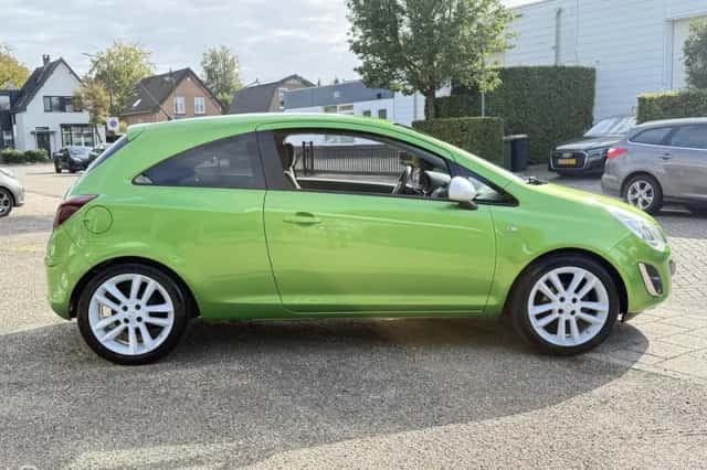 Opel Corsa (2012) thumbnail 6