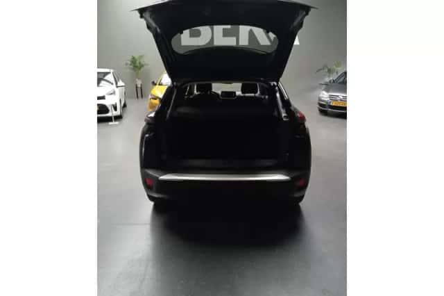 Peugeot 2008 (2021) thumbnail 6
