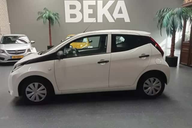 Toyota Aygo (2020) thumbnail 2