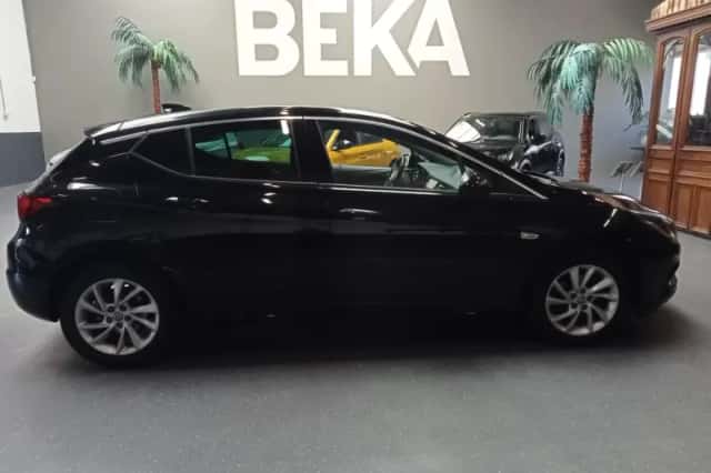 Opel Astra (2017) thumbnail 3
