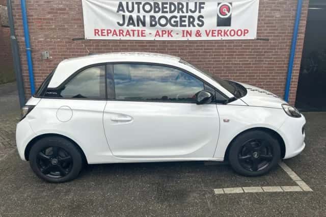 Opel Adam (2013) thumbnail 3