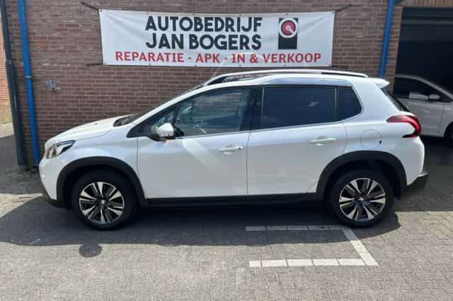 Peugeot 2008 (2019) thumbnail 3