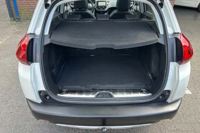 Peugeot 2008 (2019) thumbnail 5
