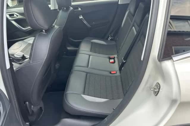 Peugeot 2008 (2019) thumbnail 6