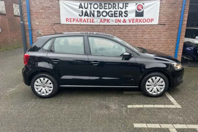 Volkswagen Polo (2014) thumbnail 2