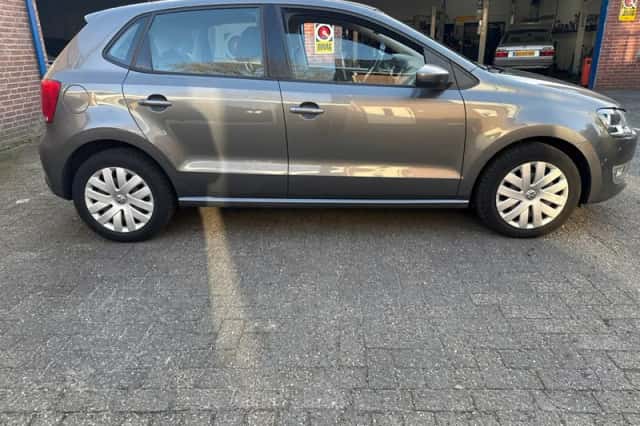 Volkswagen Polo (2012) thumbnail 3