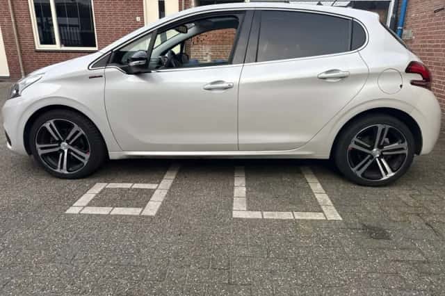 Peugeot 208 (2018) thumbnail 2