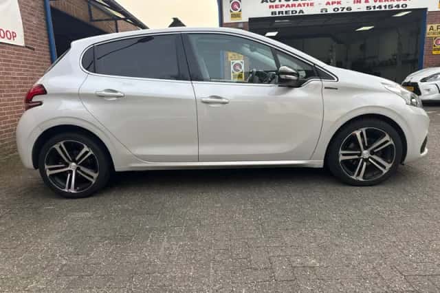 Peugeot 208 (2018) thumbnail 3