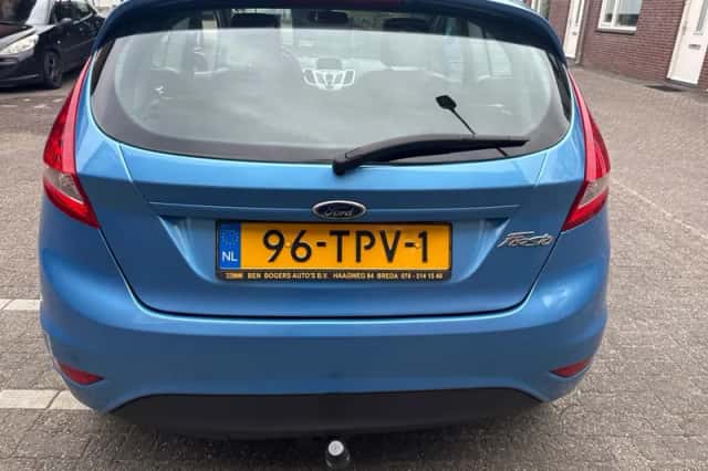 Ford Fiesta (2012) thumbnail 3