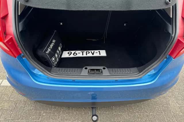 Ford Fiesta (2012) thumbnail 4