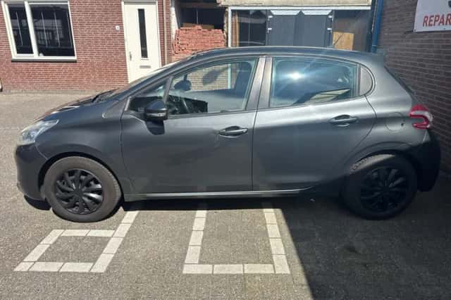 Peugeot 208 (2013) thumbnail 2