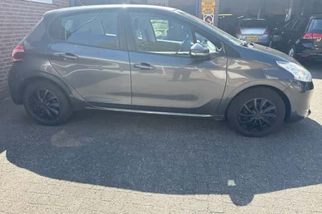 Peugeot 208 (2013) thumbnail 3