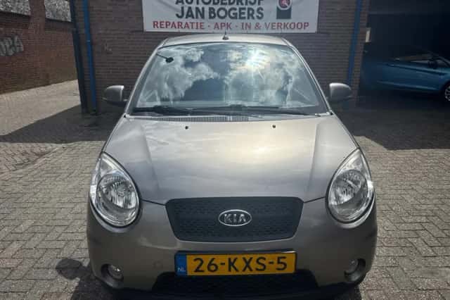 Kia Picanto (2010) thumbnail 1