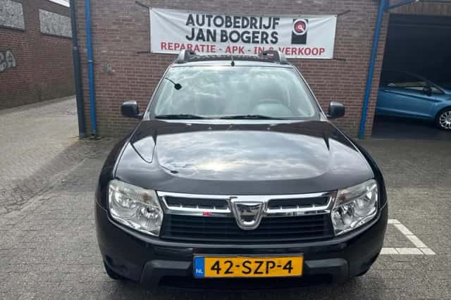 Dacia Duster (2012) thumbnail 1