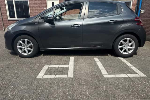 Peugeot 208 (2014) thumbnail 2