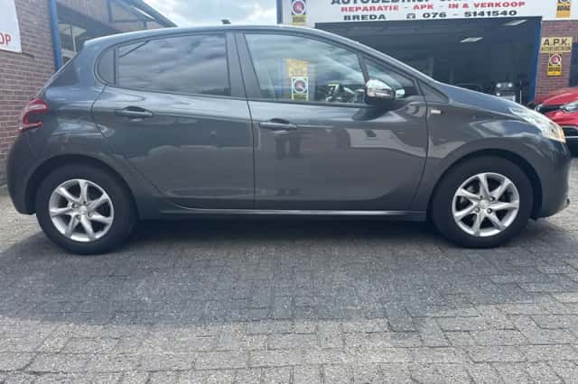 Peugeot 208 (2014) thumbnail 3