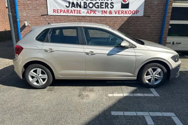 Volkswagen Polo (2018) thumbnail 2